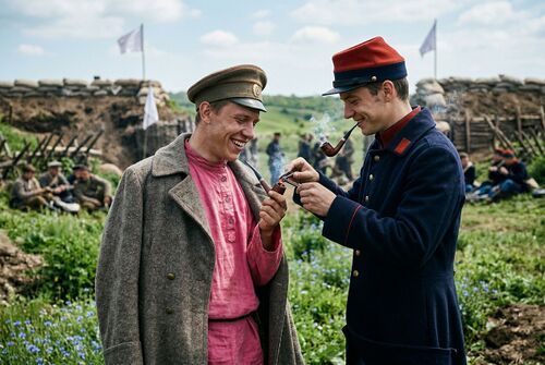 Солдаты прикуривают во время перемирия